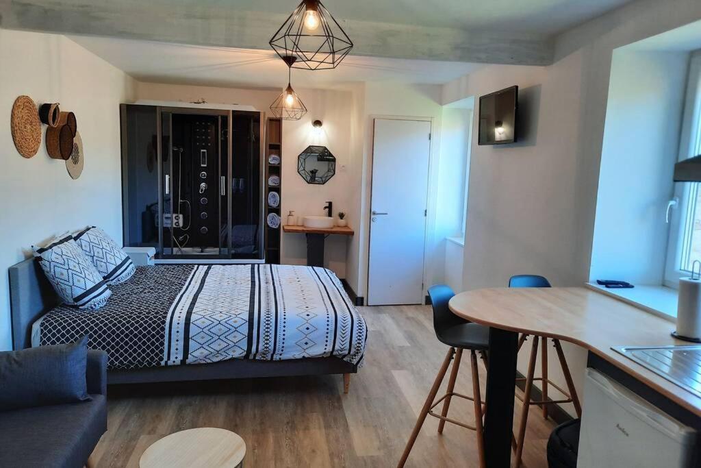 Studio Avec Vue Sur La Vezere 위제르슈 외부 사진